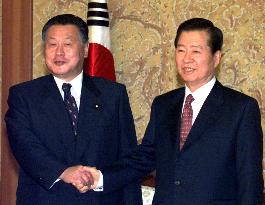 Mori, Kim hold talks in Seoul